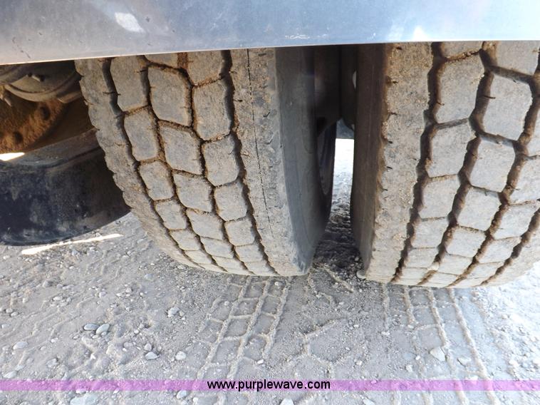 image for item F6450 1989 Kenworth T600A semi truck