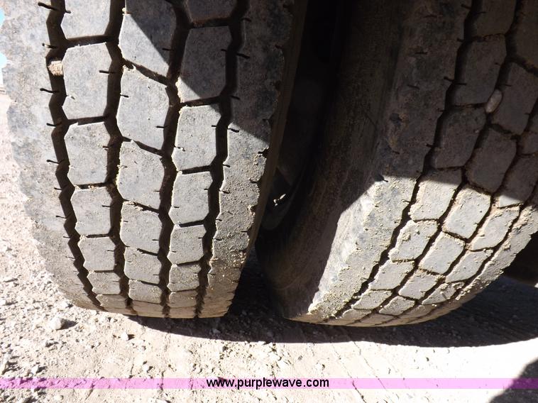 image for item F6450 1989 Kenworth T600A semi truck