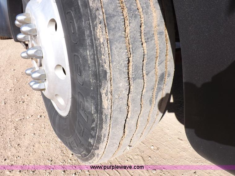 image for item F6450 1989 Kenworth T600A semi truck