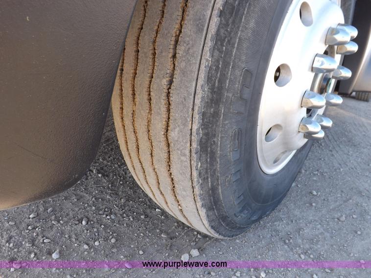 image for item F6450 1989 Kenworth T600A semi truck