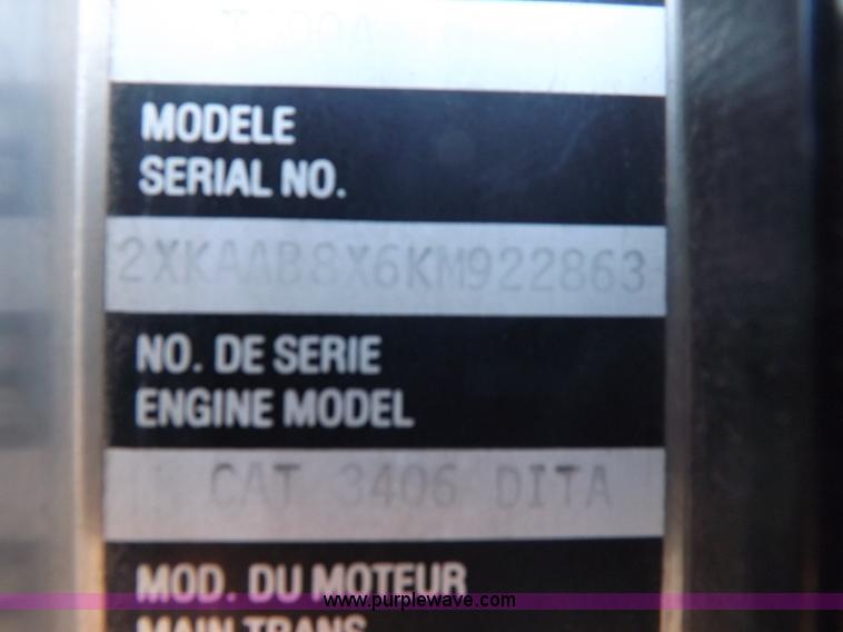 image for item F6450 1989 Kenworth T600A semi truck