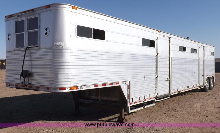 image for item F6451 1975 Featherlite CWC horse trailer