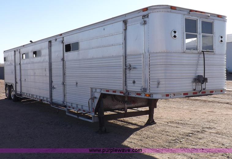 image for item F6451 1975 Featherlite CWC horse trailer