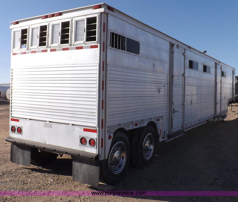 image for item F6451 1975 Featherlite CWC horse trailer