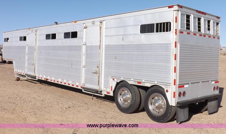 image for item F6451 1975 Featherlite CWC horse trailer