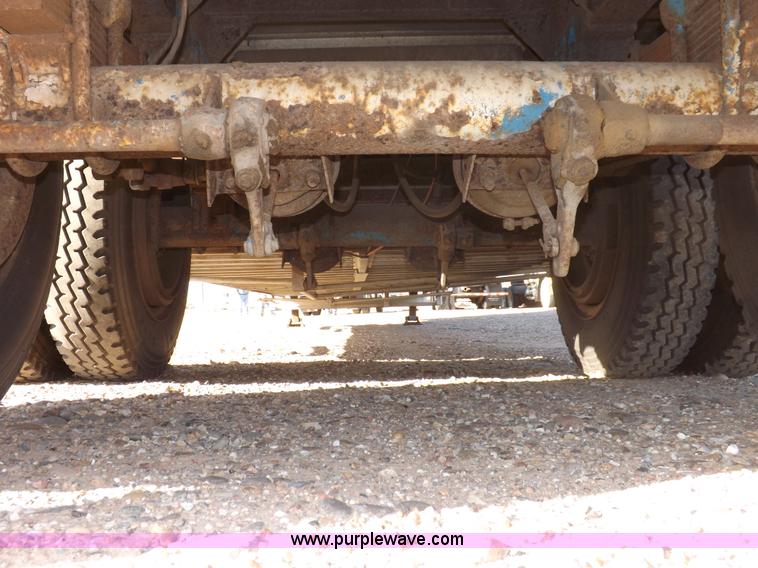 image for item F6451 1975 Featherlite CWC horse trailer