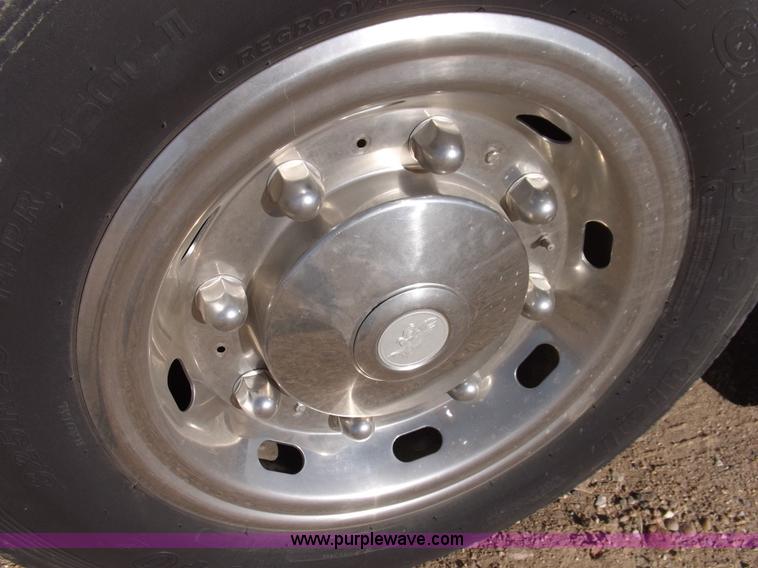 image for item F6451 1975 Featherlite CWC horse trailer