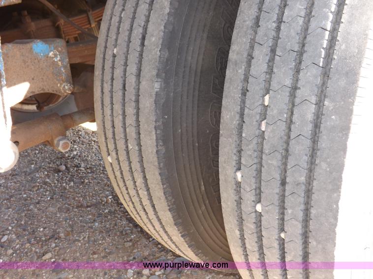 image for item F6451 1975 Featherlite CWC horse trailer