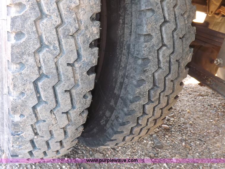 image for item F6451 1975 Featherlite CWC horse trailer