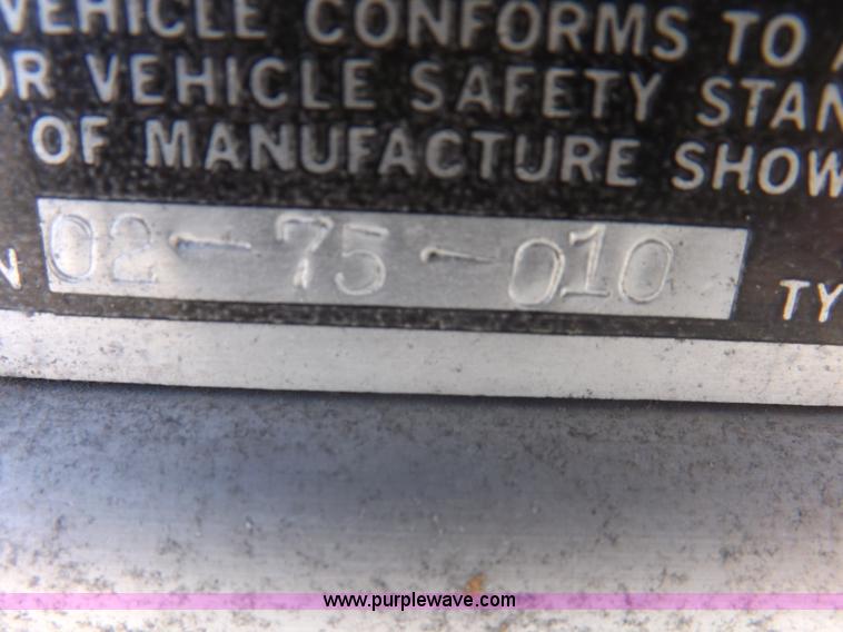 image for item F6451 1975 Featherlite CWC horse trailer