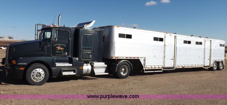 image for item F6451 1975 Featherlite CWC horse trailer