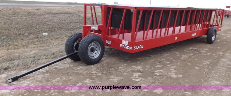 image for item F6453 Silage feeder wagon