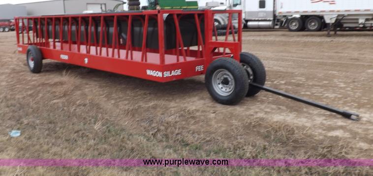 image for item F6453 Silage feeder wagon