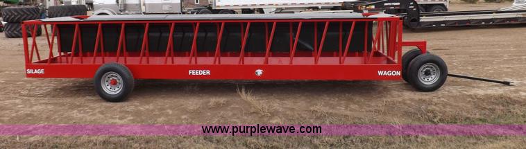 image for item F6453 Silage feeder wagon