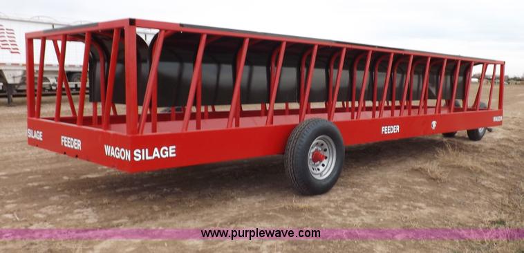 image for item F6453 Silage feeder wagon