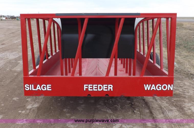 image for item F6453 Silage feeder wagon