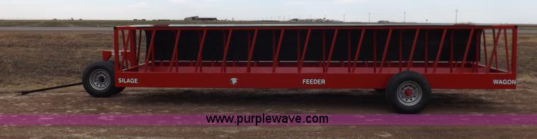 image for item F6453 Silage feeder wagon
