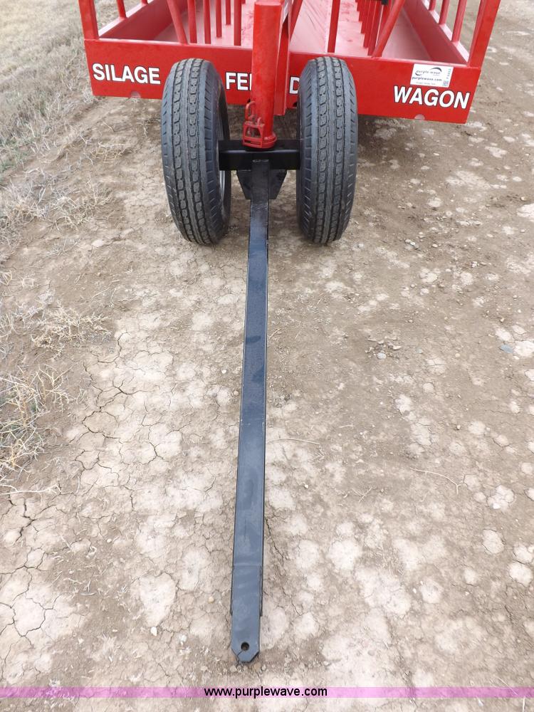 image for item F6453 Silage feeder wagon