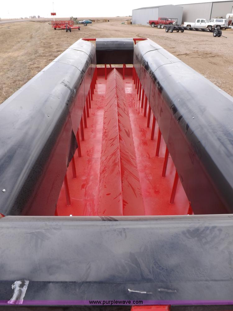 image for item F6453 Silage feeder wagon