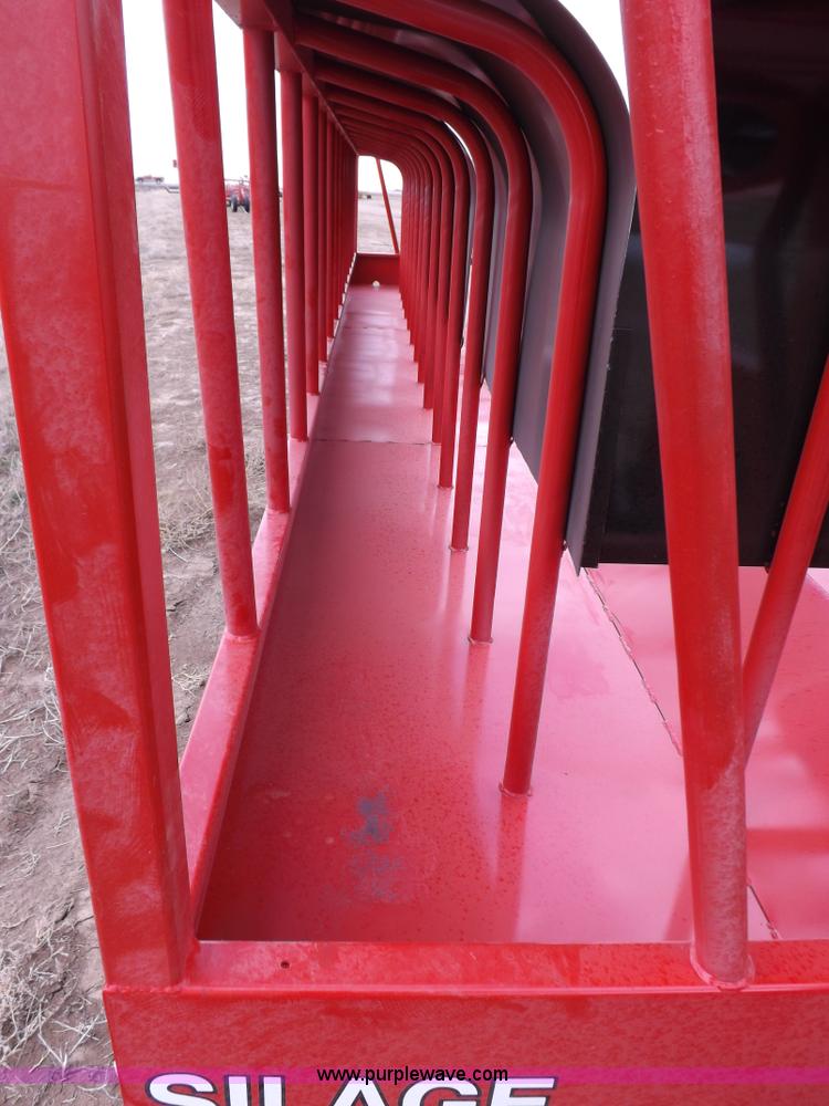 image for item F6453 Silage feeder wagon