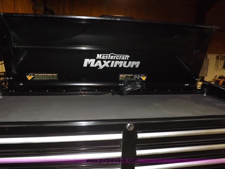 image for item F6462 MasterCraft Maximum toolbox