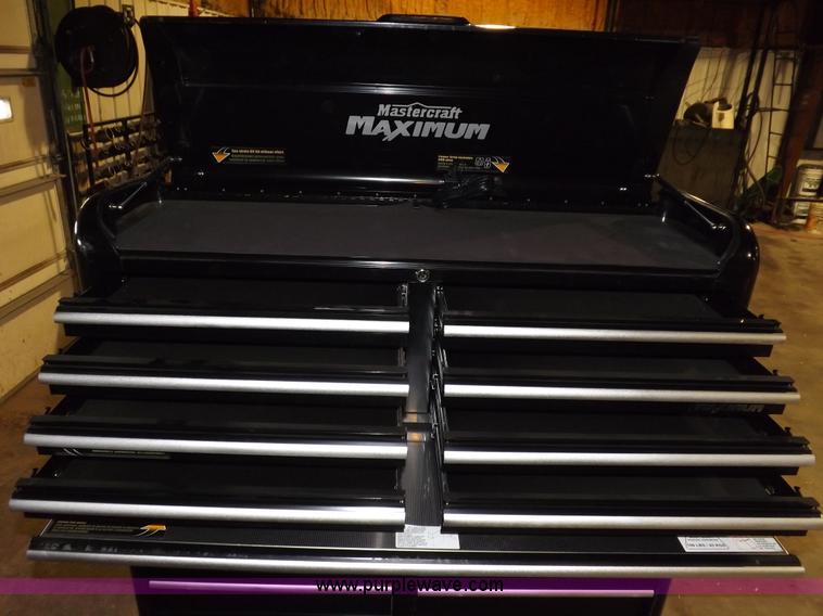 image for item F6462 MasterCraft Maximum toolbox