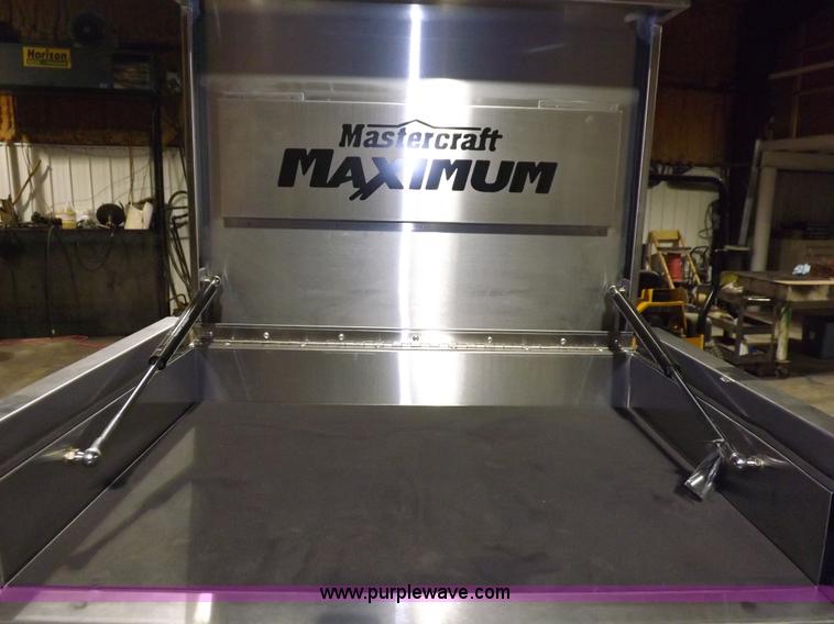 image for item F6463 MasterCraft Maximum toolbox