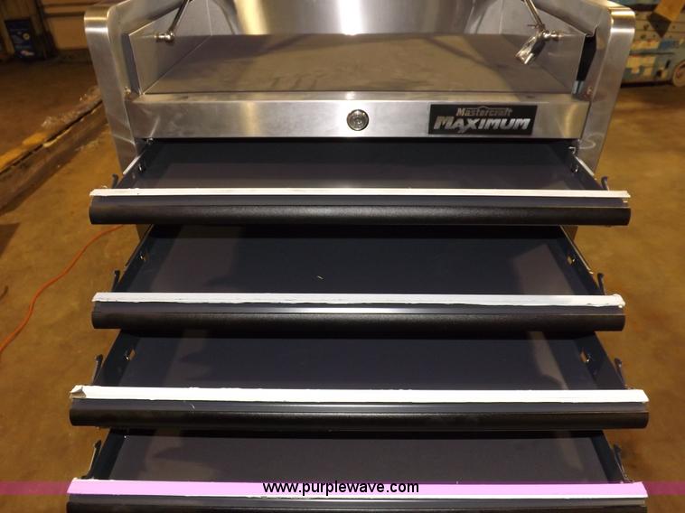 image for item F6463 MasterCraft Maximum toolbox