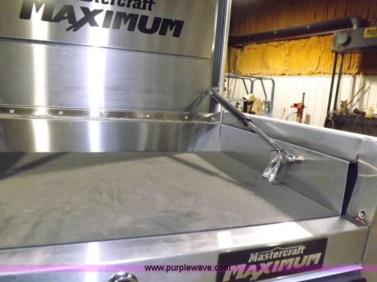 image for item F6463 MasterCraft Maximum toolbox