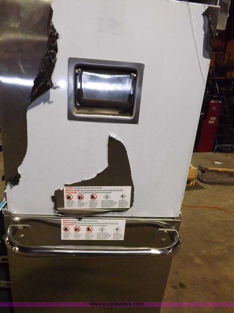 image for item F6463 MasterCraft Maximum toolbox