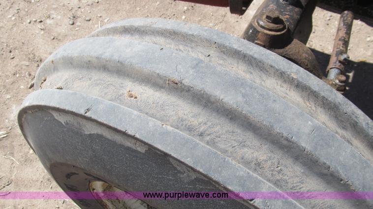 image for item G5657 Case 1494 tractor