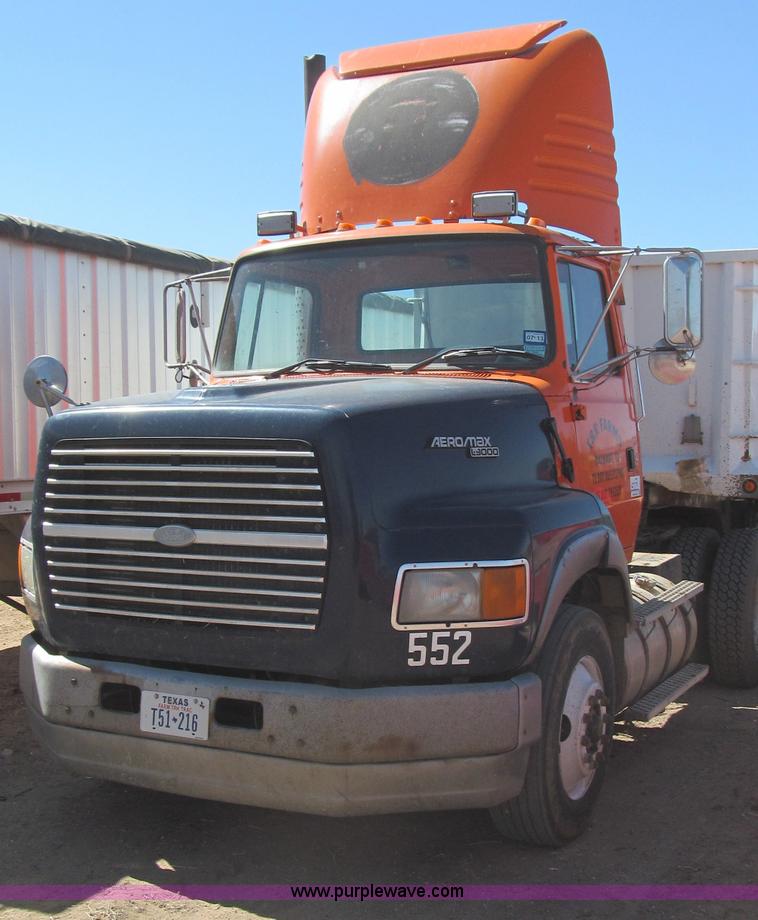 image for item G5658 1995 Ford Aeromax L9000 semi truck