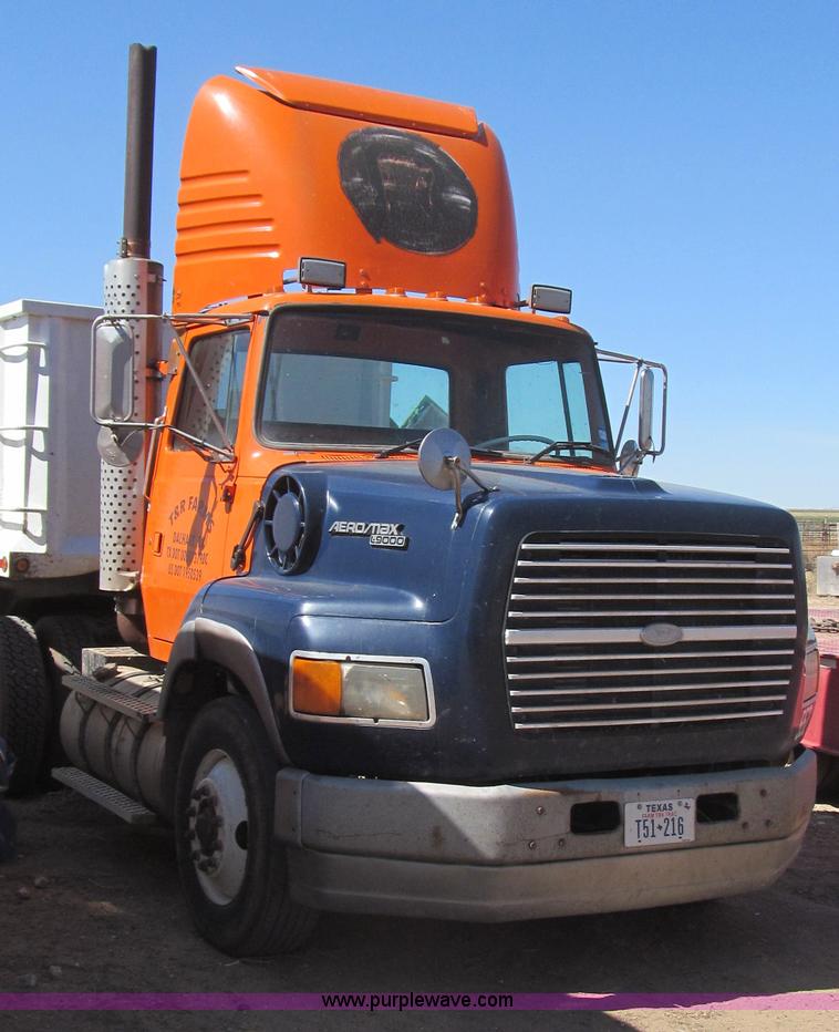 image for item G5658 1995 Ford Aeromax L9000 semi truck
