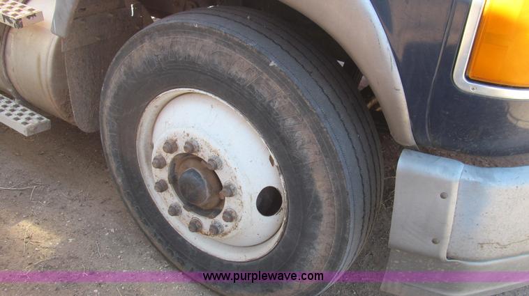 image for item G5658 1995 Ford Aeromax L9000 semi truck