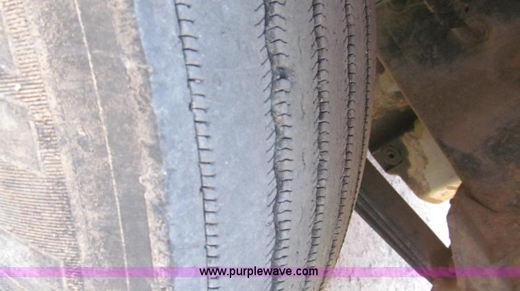 image for item G5658 1995 Ford Aeromax L9000 semi truck