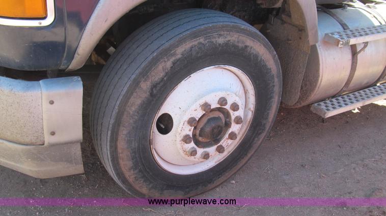 image for item G5658 1995 Ford Aeromax L9000 semi truck