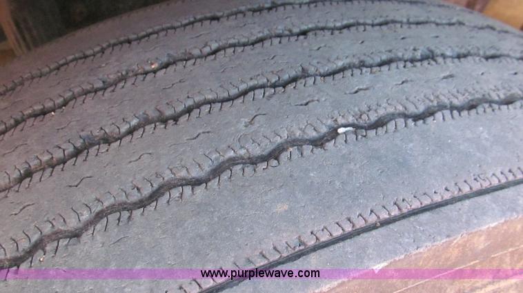 image for item G5658 1995 Ford Aeromax L9000 semi truck