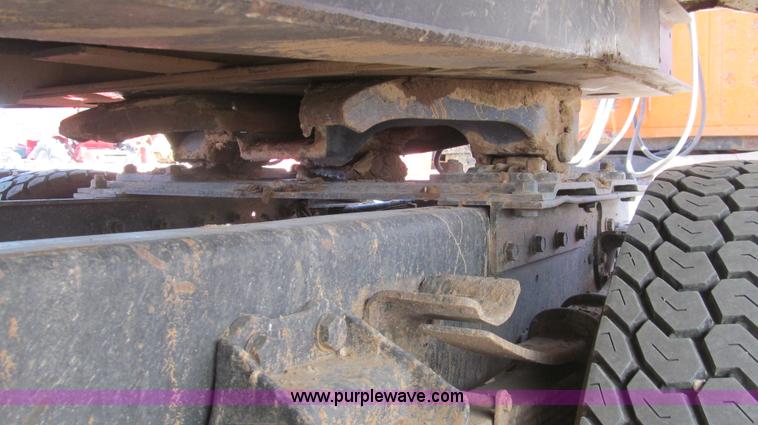 image for item G5658 1995 Ford Aeromax L9000 semi truck