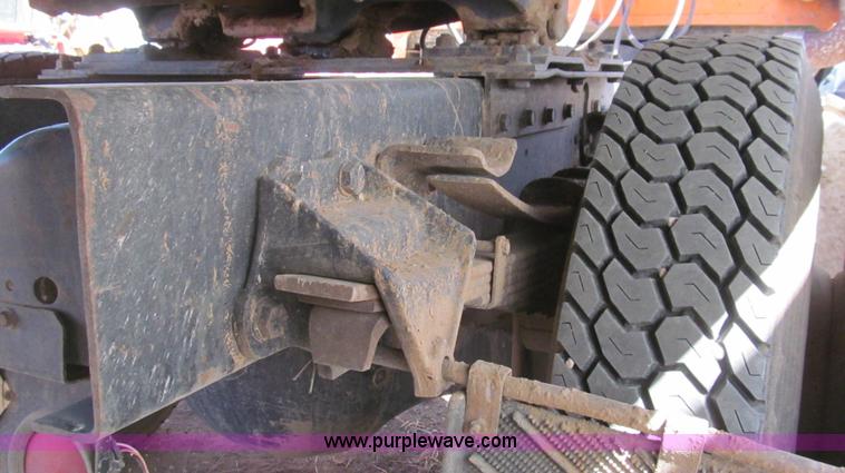 image for item G5658 1995 Ford Aeromax L9000 semi truck