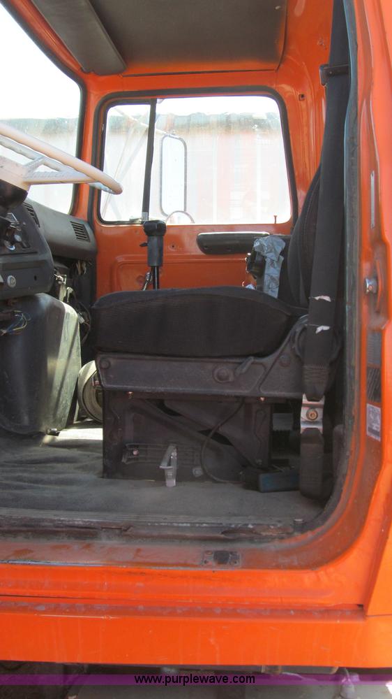 image for item G5658 1995 Ford Aeromax L9000 semi truck