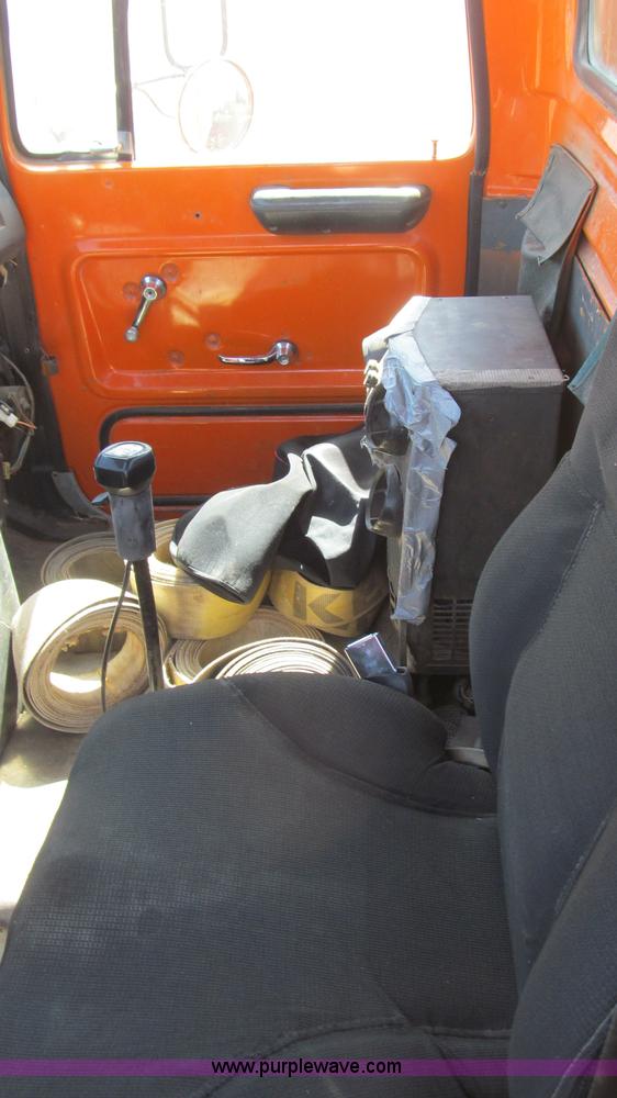 image for item G5658 1995 Ford Aeromax L9000 semi truck