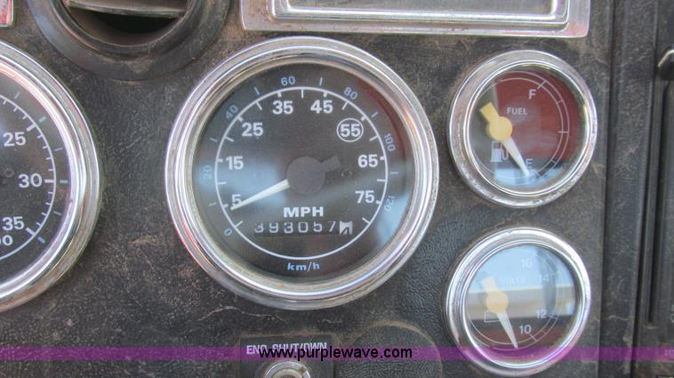 image for item G5658 1995 Ford Aeromax L9000 semi truck