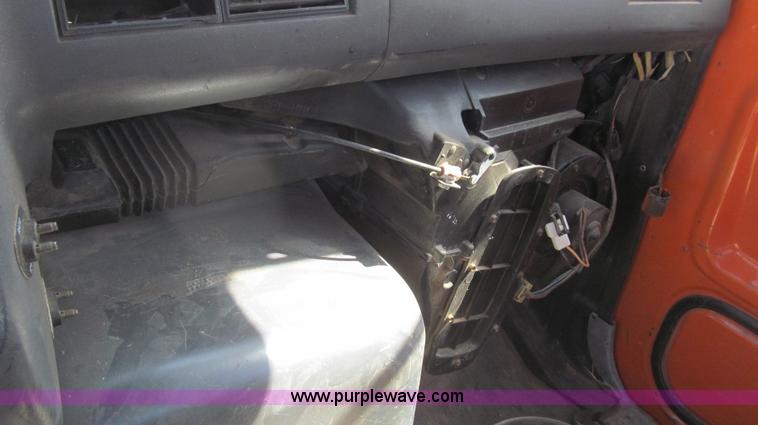 image for item G5658 1995 Ford Aeromax L9000 semi truck