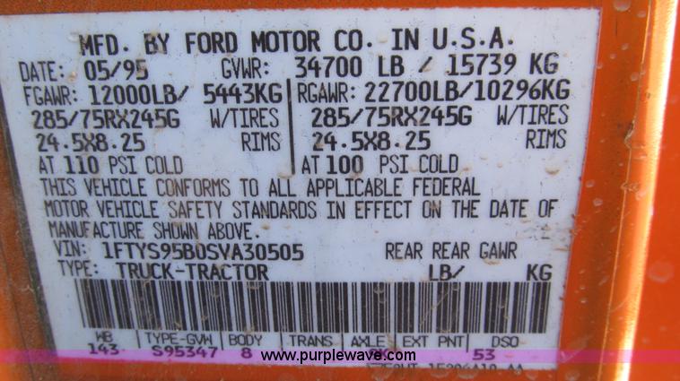 image for item G5658 1995 Ford Aeromax L9000 semi truck