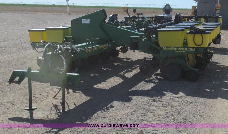 image for item G5669 John Deere 1770 Conservation planter