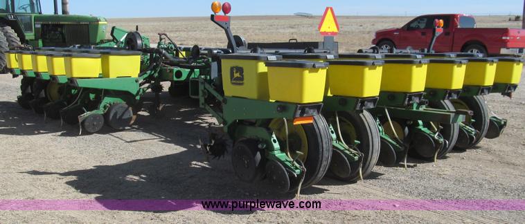 image for item G5669 John Deere 1770 Conservation planter
