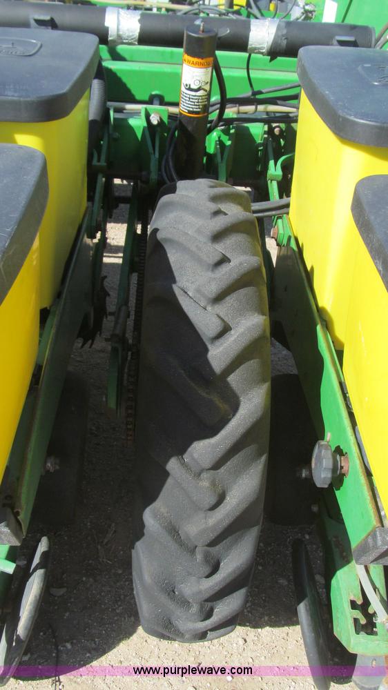 image for item G5669 John Deere 1770 Conservation planter