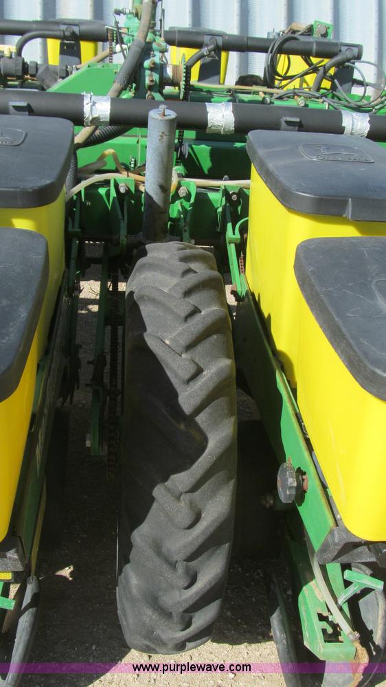 image for item G5669 John Deere 1770 Conservation planter
