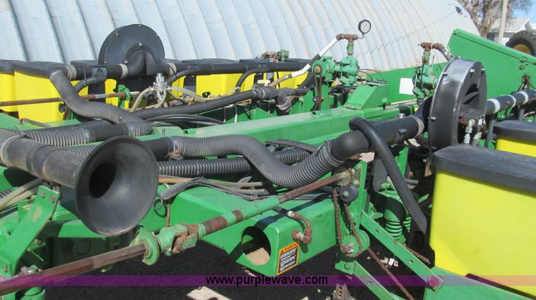image for item G5669 John Deere 1770 Conservation planter
