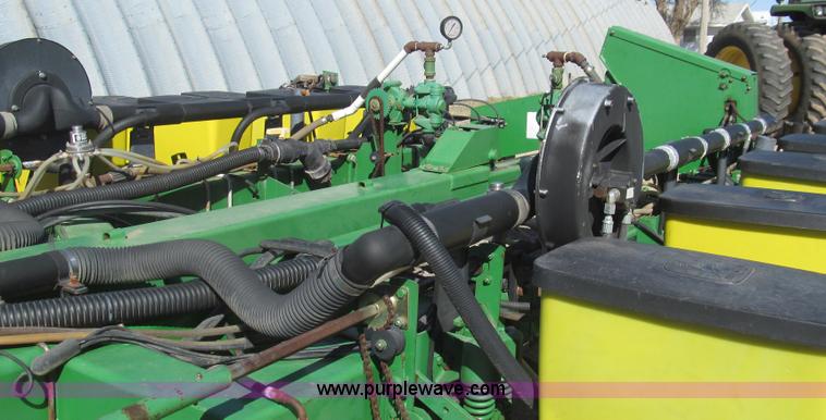image for item G5669 John Deere 1770 Conservation planter